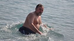 Güneşi gören Antalyalılar denize girdi