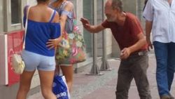 24 saat içen adam kadınları sürekli taciz ediyor