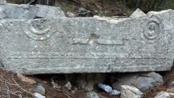 Defineciler antik kenti delik deşik etti