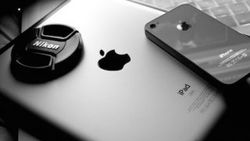 Apple Samsung'u yine geçti