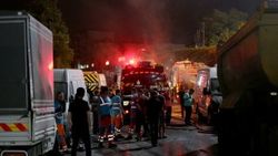 Eyüp'te 10 araç kundaklandı
