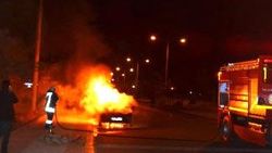 Bir saat önce aldığı otomobili alev alev yandı