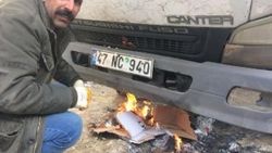 Yüksekova’da araçların yakıt depoları dondu