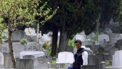 Gizli belgeler dedesinin mezarından çıktı