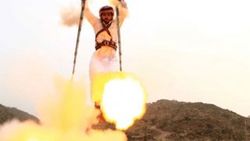 Arabistan'da yeni akım tüfekle zıplama