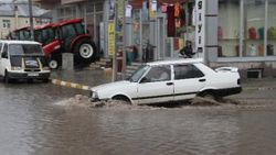Ardahan'da sağanak yağış sele neden oldu