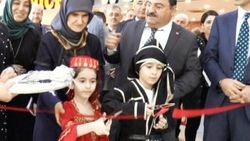 Protokolü beklemeyen öğrenci kurdeleyi hemen kesti