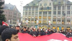 Avrupalı Türklerden Amsterdam'da Halep protestosu