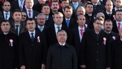 Bakan ve öğretmenler Anıtkabir'de