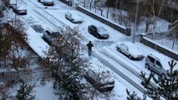 Doğu'da kar yolları kapattı