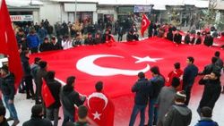 Van'da binler teröre karşı yürüdü