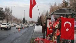 Kayseri'de şehitlere saygı nöbeti
