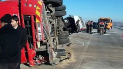 Afyonkarahisar'da otobüs devrildi: 25 yaralı