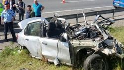 Düzce'de otomobil TIR'ın altına girdi : 4 ölü