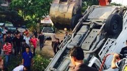 Tayland'da otobüs devrildi: 18 ölü