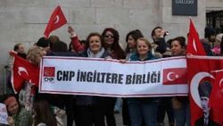 İngiltere’de CHP'lilerden referandum protestosu
