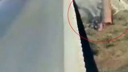 Çin'de kamyon köprüden aşağı düştü