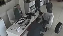 Adana'da tekerleğin iş yerine girme anı