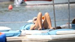 Hadise plajdan kovuldu