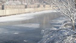 Ardahan'da Kura Nehri dondu