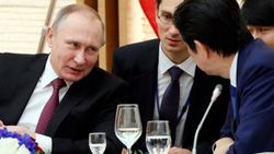Putin'e Japon içkisi ikram edildi