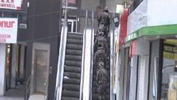 Arnavutköy'de lüks bir siteye şafak operasyonu