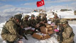 Öğrencilerden Mehmetçik'e anlamlı hediye