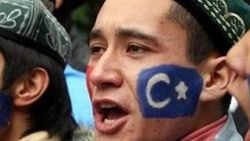 Çin 10 milyon Uygur'dan pasaportlarını istedi