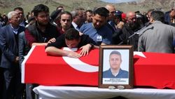 Tunceli'de şehit olan pilot toprağa verildi
