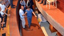 Kongrede oylar sayılırken sahne çöktü