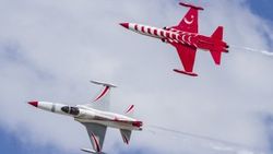 Türk Yıldızları'ndan öğretmenlere jest