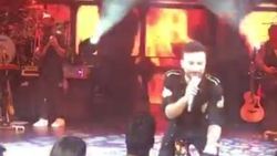 Serenay Sarıkaya ve Ezgi Mola, Tarkan konserinde