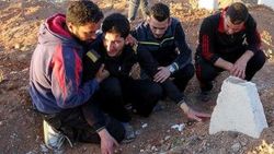 Suriye'de ikiz bebeklerini kaybeden babanın feryadı