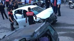Kartal'da polisle kovalamaca kazayla bitti