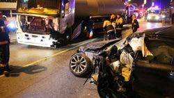 Beşiktaş'ta otomobil ile tanker çarpıştı
