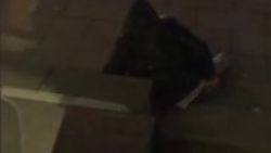 Bonzai içen gencin sokaktaki baygın hali- İZLE