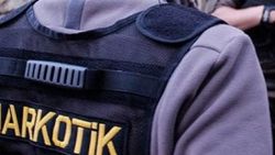 Hırsızlıktan aranırken uyuşturucudan yakalandı