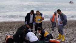 Antalya'da 2 çocuğu kurtaran adam boğuldu