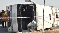 Konya'da kamyon öğrenci servisine çarptı