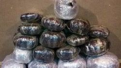 Otomobil bagajında 90 kilo esrar bulundu