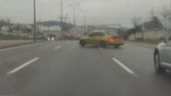 Trafikte drift yapan gençler kamerada