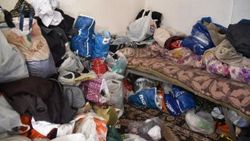 Manisa'da bir evden dört kamyon çöp çıktı
