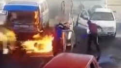 Benzin istasyonunda yangın kamerada