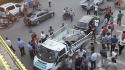 Şanlıurfa'da kamyonet köprüden düştü