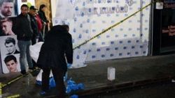 Muhtar berber salonunda kurşun yağdırdı