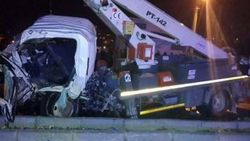 Tokat'ta kamyonet ile otobüs çarpıştı