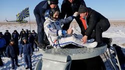 Üç astronot uzaydan dönüş yaptı