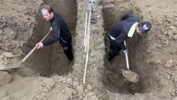 Slovakya'da mezar kazma yarışması düzenlendi
