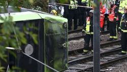 Londra'da tramvay kazası: 50 yaralı