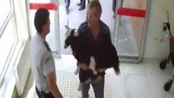 Keçisinin boynuzu kırıldı acil servise götürdü